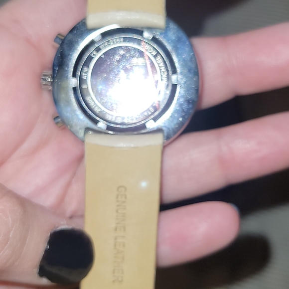 Like new Beige leather Michael Kors watch - Picture 7 of 8